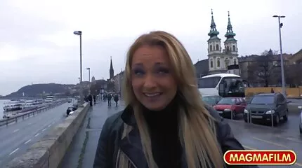 Manden har en tendens til free dansk sex pigen til intimitet.