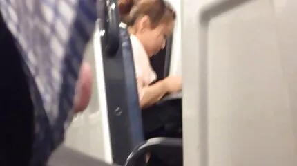 Hot Kitt Aria Aria krammer pik med store dansk amatør sex bryster.