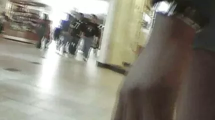 Manden har en pik på sin kones smukke krop og red hende en lang dansk strand sex pik.