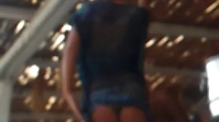 Pigen polerer for at skinne dansk privat sex eldak.