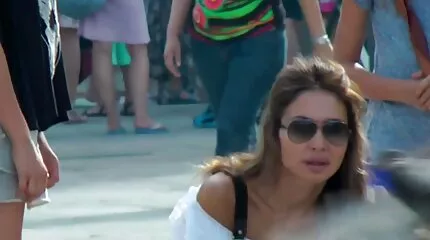 Lilu Moon overgiver sig til to for anal køn. dansk sex video