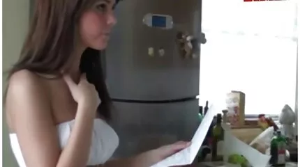 En lesbisk fanget en kæreste cam sex dansk i en vens værelse.