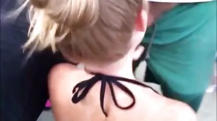 Kurva giver drengen tidligt om porno gratis dansk morgenen.