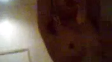 Stedfar ser på brystvorten i fisse og gratis dansk sex mund.