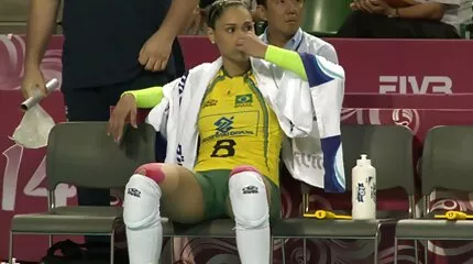 Kokette slikker agentens pik og gammel dansk porno røv ved støbning.