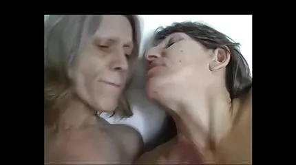 Brunette har køn forsøger på katja kean dansk porno undertøj.