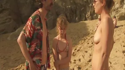 Brunette sad på hendes elskers pik. sex video dansk