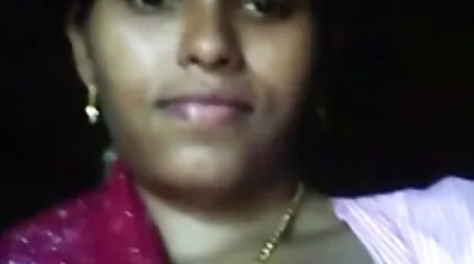 Skønhed gratis dansk porno provokerer en fyr til at kneppe.