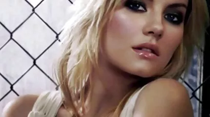 En russisk fyrs pik kommer ind dansk porno privat i en lydig piges Røv.