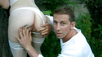 J dansk sex video A Ta Ta TaLor nyder Cunnilingus fra en lesbisk pige.