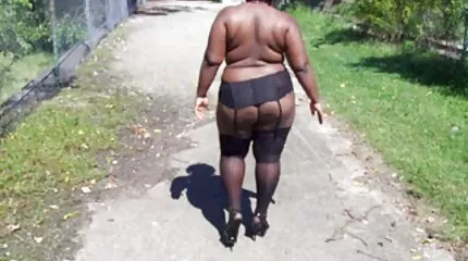 Artemisia Love overbeviste gæsten om dansk strand sex at have køn.