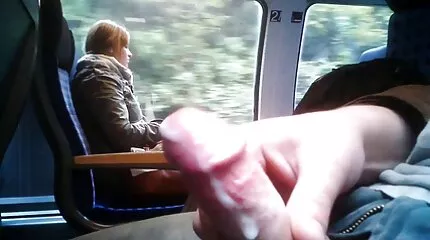 Vicki Chase gør hendes ben liderlige nøgne kvinder slikke og cum på dem.