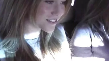 Hun knepper en pige i BDSM gratis dansk sex stil.