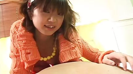 Efter at have kommunikeret med fri dansk porno fyren er pigen klar til at overgive sig til ham.