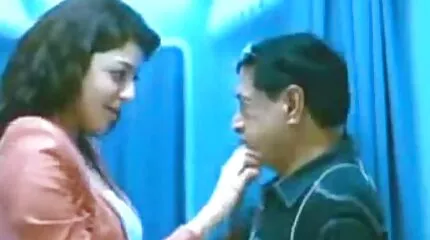 Keira Croft lagde sig under gratis danskporno sin kærestes mand.