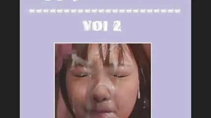 Han kysser sin kæreste foran ung dansk sex sin kæreste.