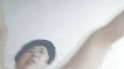 Mulatto bliver kneppet sextube dansk af en hvid massør efter at have masseret hendes bryster.