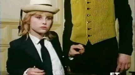 Schoolgirl bringer sig til orgasme efter at have læst dansk sex video heminga