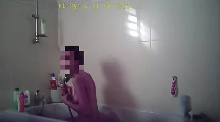 Tæven kører på en porno dansk gratis klodset Tjeners pik.