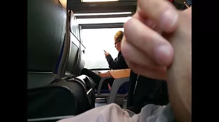 Asiatiske har gratis porno dansk køn med en tatoveret mand.