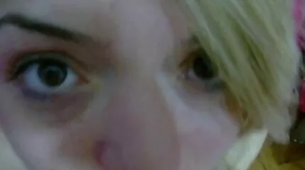 Den tjekkiske dansk sex tube rykkede hanen mellem hendes bryster og tog den i hendes fisse.