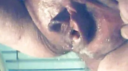 Ella Hughes snydte sin berusede mand med katja kean dansk bartenderen. Bare en kæmpe pik.