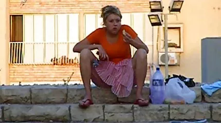 Vera King i billedet dansk gratis porno af en sygeplejerske er kneppet i røvet.